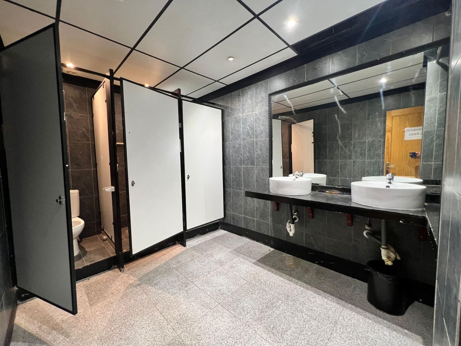 Virksomhed til leje i San Bartolome de Tirajana - € 1.600 (Ref: 9236855)