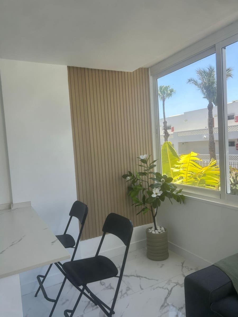 2 makuuhuone Huoneisto myytävänä paikassa San Bartolome de Tirajana mukana uima-altaan - 240 000 € (Ref: 9264468)