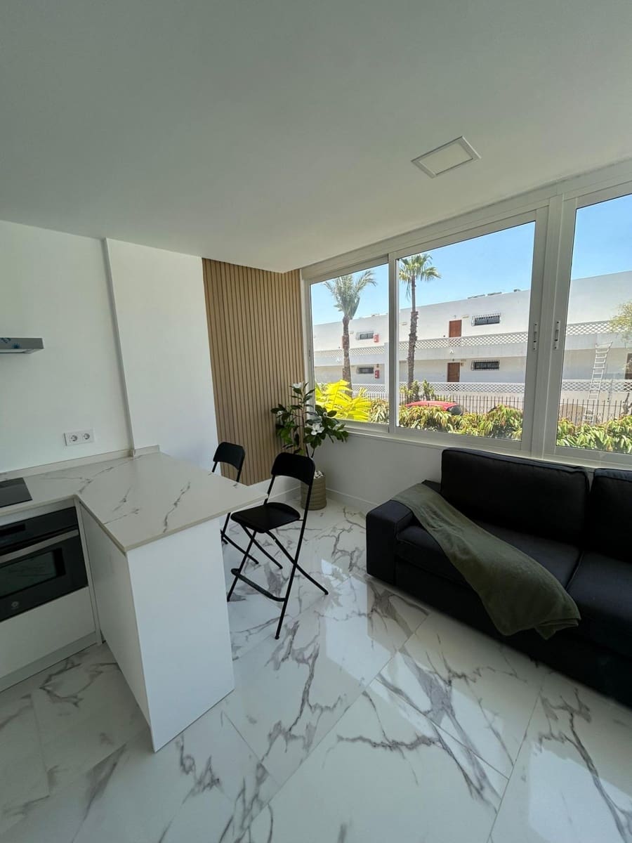 2 makuuhuone Huoneisto myytävänä paikassa San Bartolome de Tirajana mukana uima-altaan - 240 000 € (Ref: 9264468)