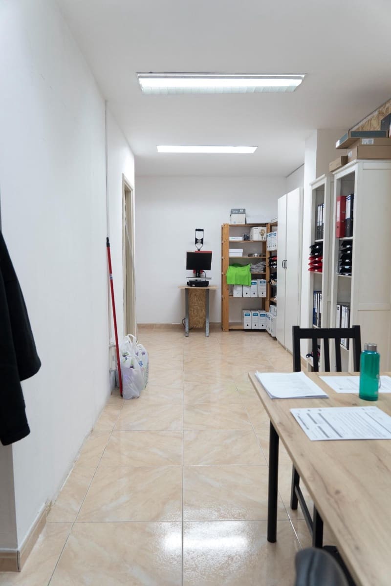 Kontor til salg i Santa Lucia de Tirajana - € 76.000 (Ref: 9303498)