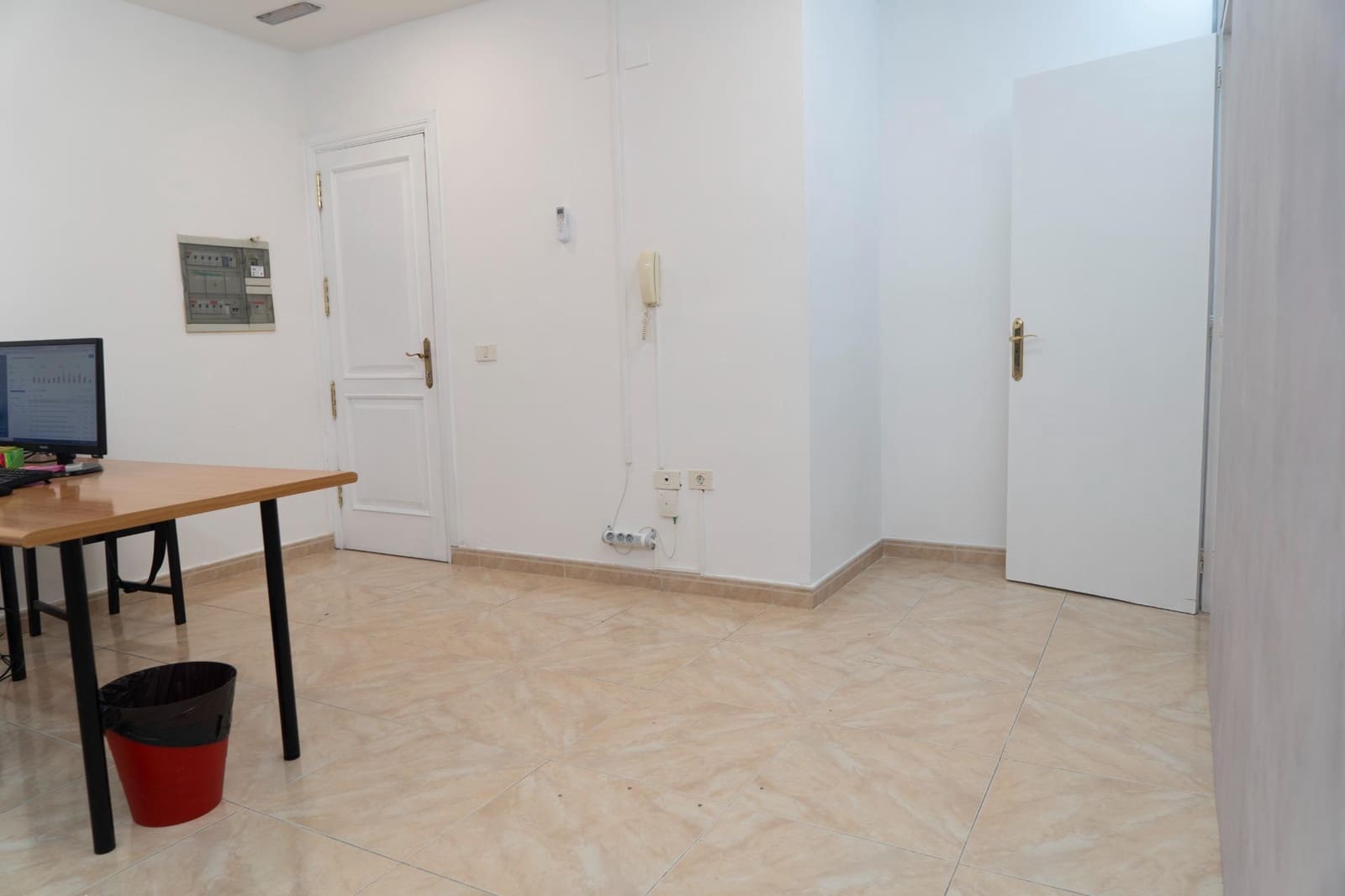 Kontor til salg i Santa Lucia de Tirajana - € 76.000 (Ref: 9303498)