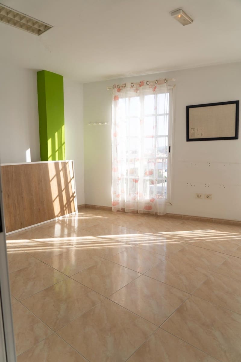 Kontor til salg i Santa Lucia de Tirajana - € 111.000 (Ref: 9303499)