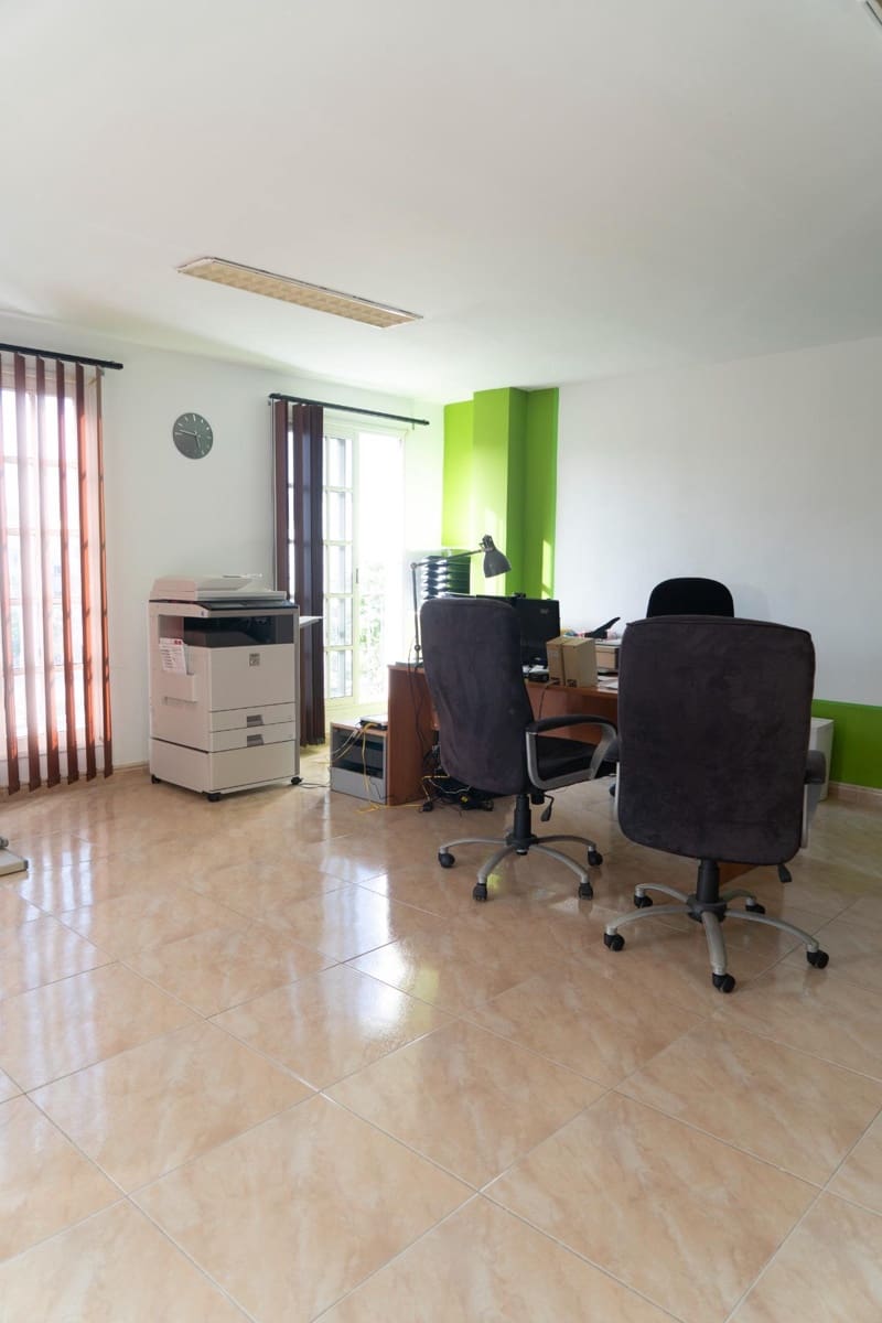 Kontor til salg i Santa Lucia de Tirajana - € 111.000 (Ref: 9303499)