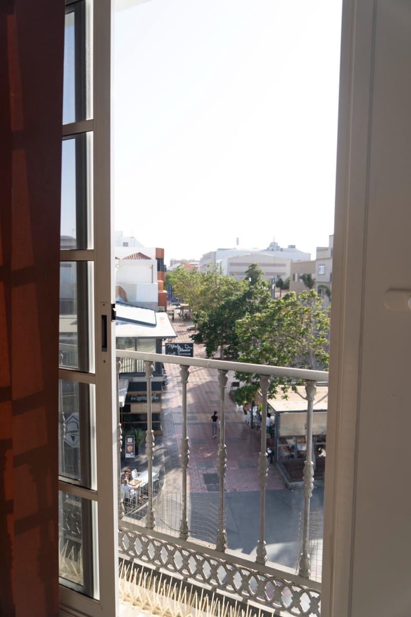 Kontor til salg i Santa Lucia de Tirajana - € 111.000 (Ref: 9303499)