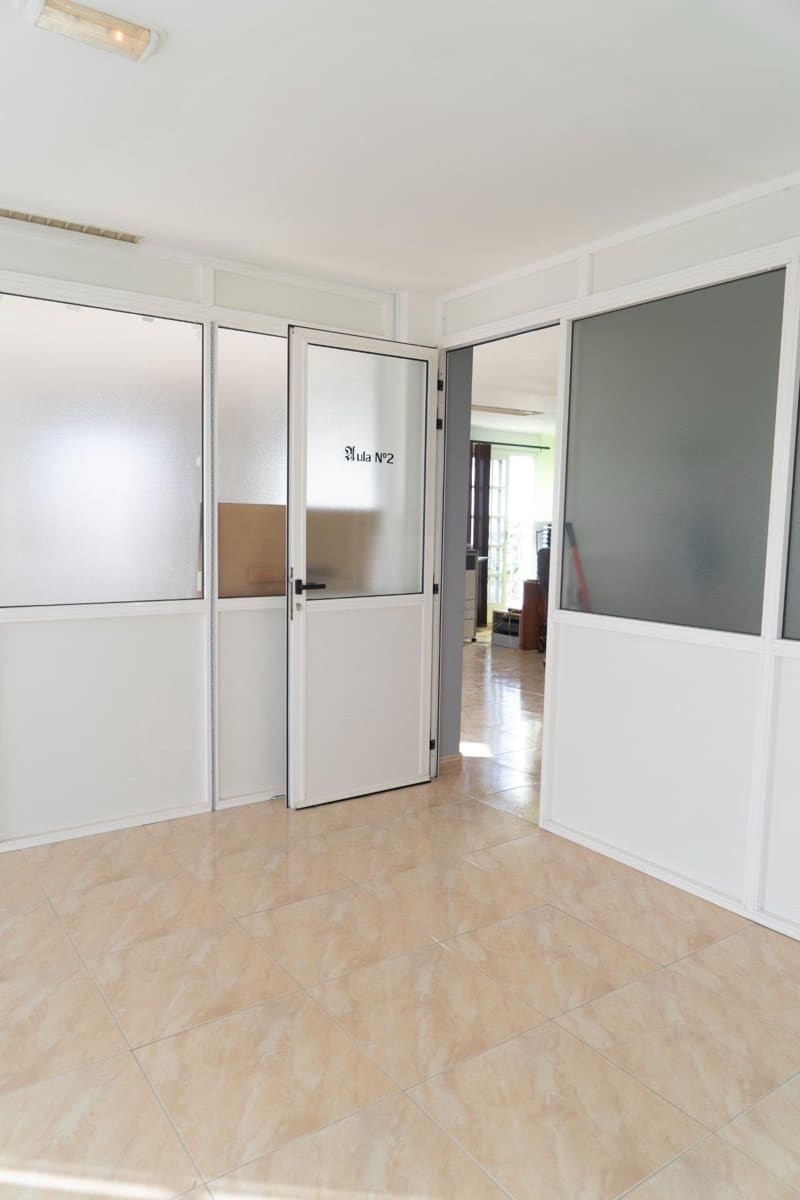 Kontor til salg i Santa Lucia de Tirajana - € 111.000 (Ref: 9303499)