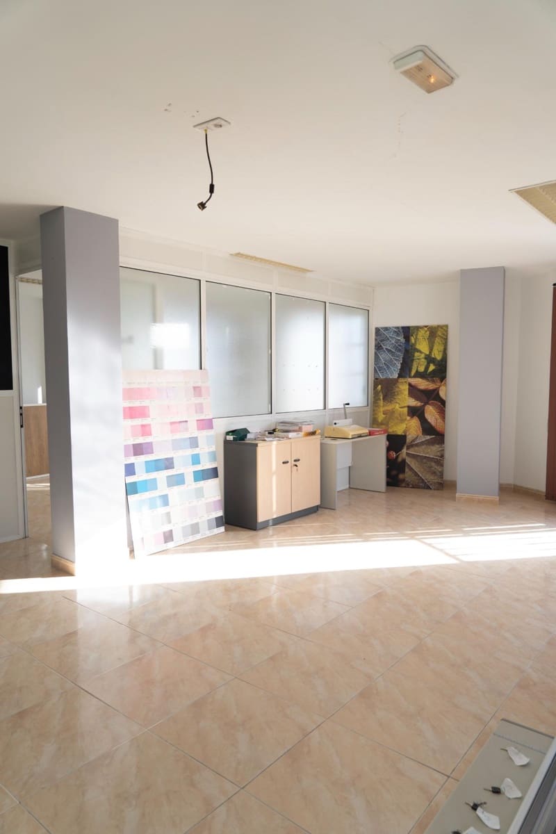 Kontor til salg i Santa Lucia de Tirajana - € 111.000 (Ref: 9303499)