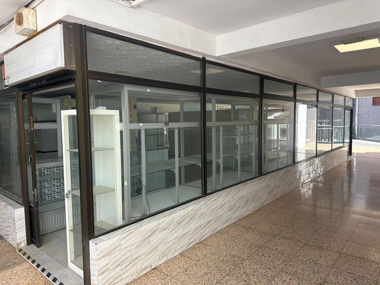 Commercial for sale in San Bartolome de Tirajana - € 110,000 (Ref: 9375288)