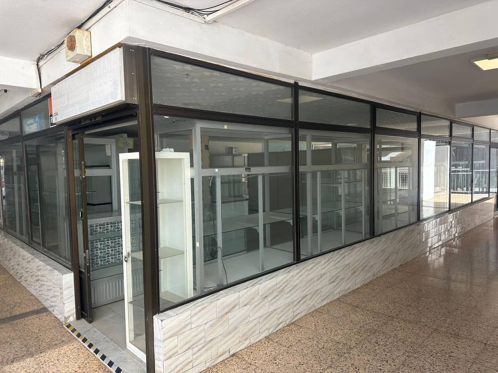 Commercial for sale in San Bartolome de Tirajana - € 110,000 (Ref: 9375288)