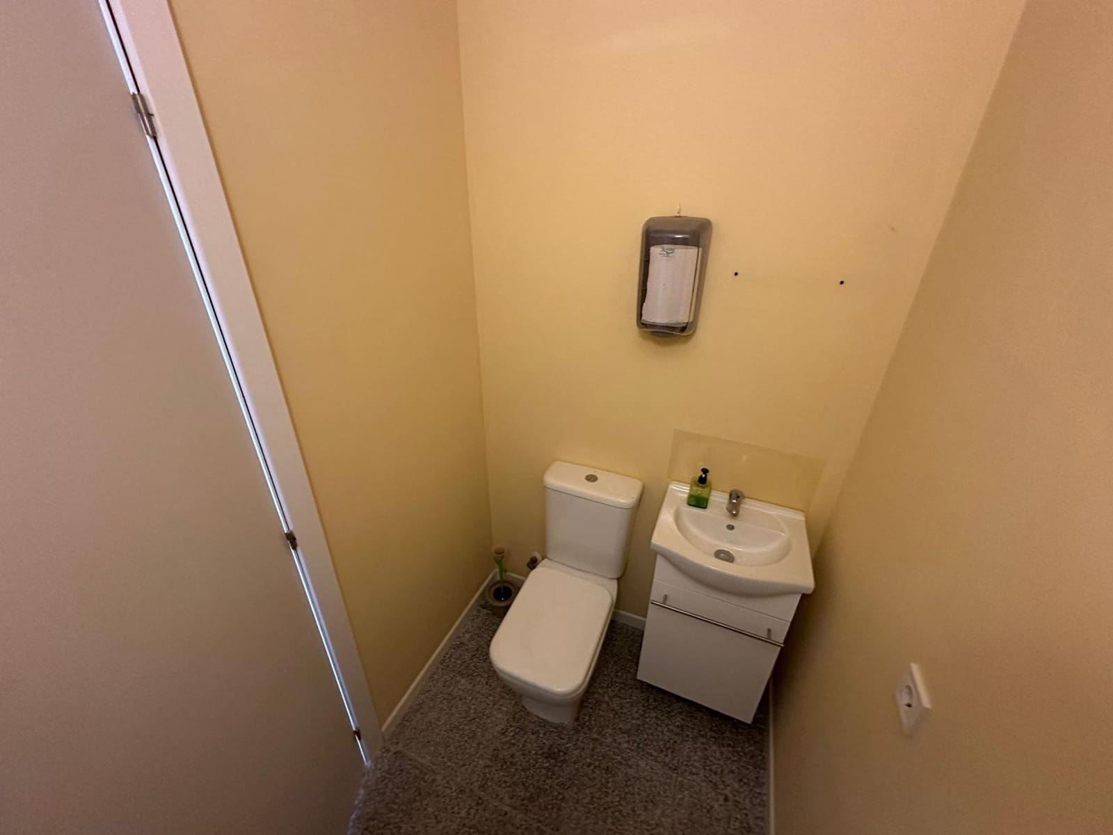 Commercial for sale in San Bartolome de Tirajana - € 125,000 (Ref: 9390822)