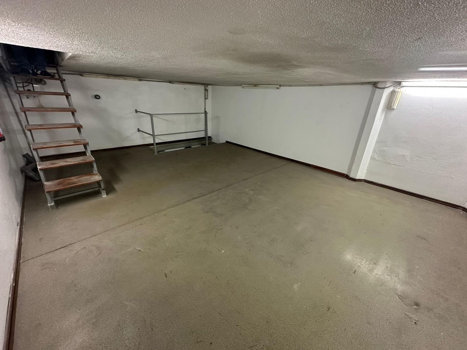 Commercial for sale in San Bartolome de Tirajana - € 125,000 (Ref: 9390822)