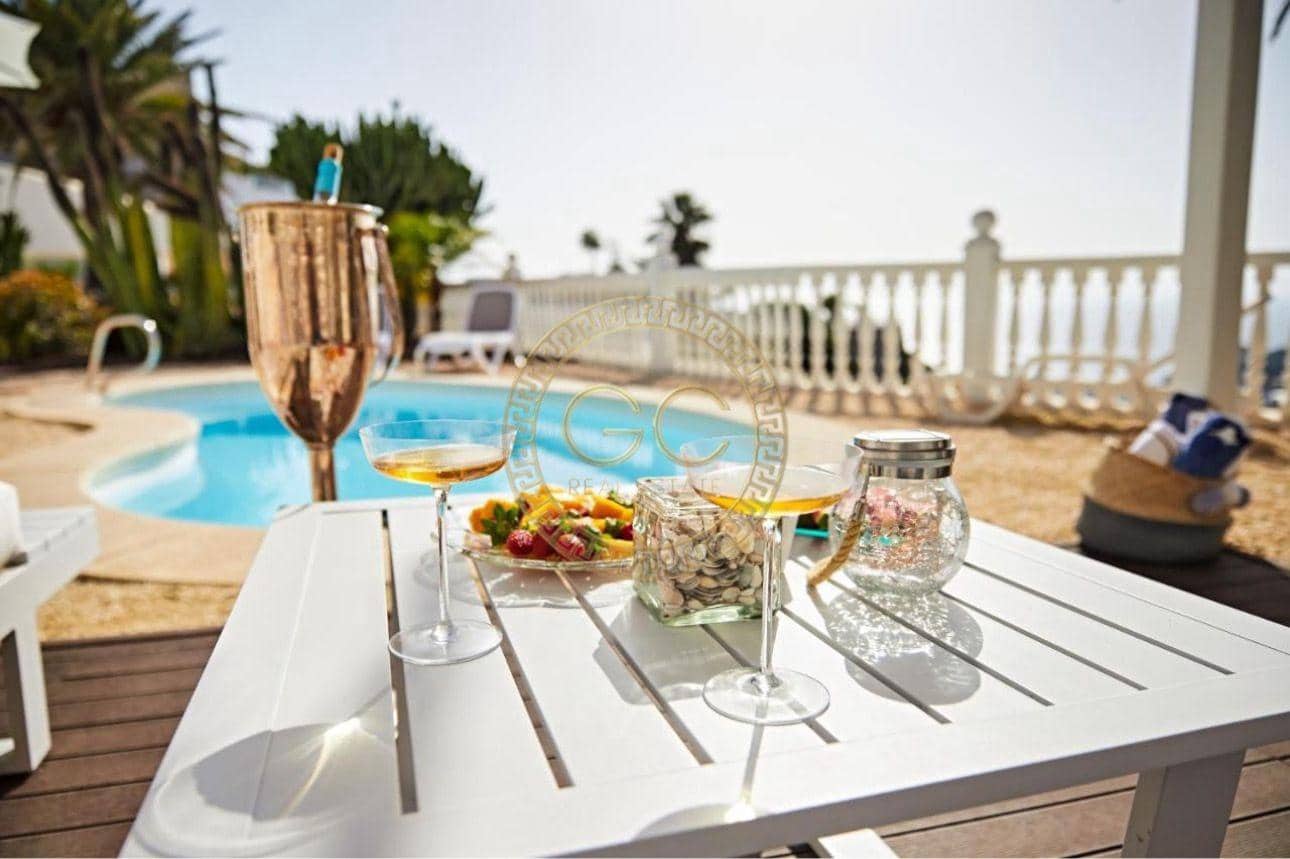 Villa/Maison de 3 chambres à louer à Puerto Rico avec piscine - 4 500 € (Ref: 9406801)