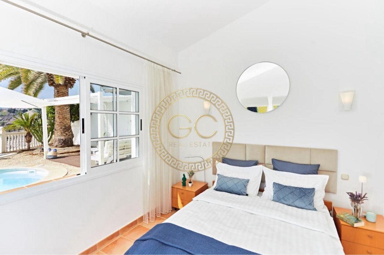 Villa/Maison de 3 chambres à louer à Puerto Rico avec piscine - 4 500 € (Ref: 9406801)