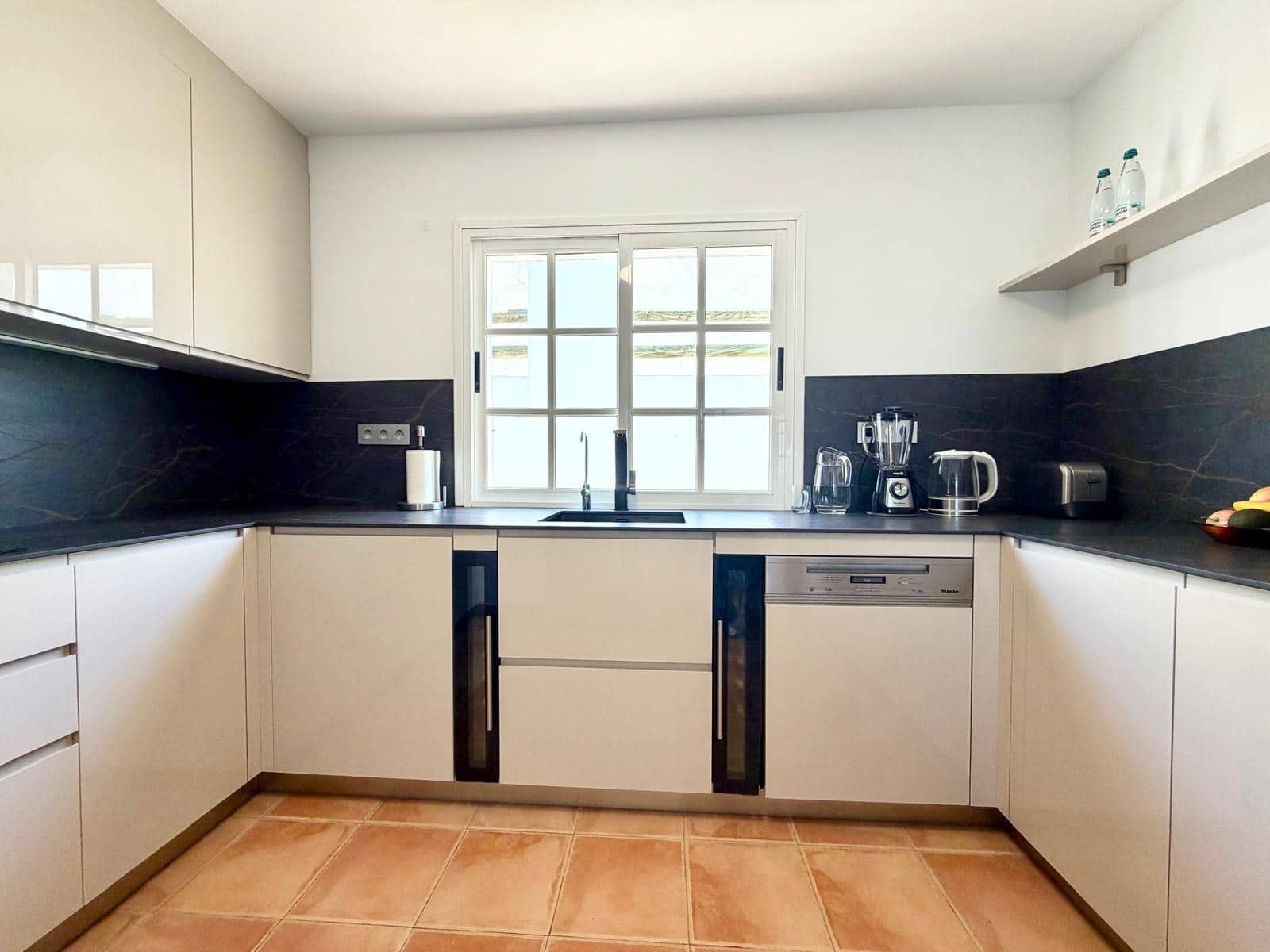 3 bedroom Villa for rent in Puerto Rico with pool garage - € 4,500 (Ref: 9406801)