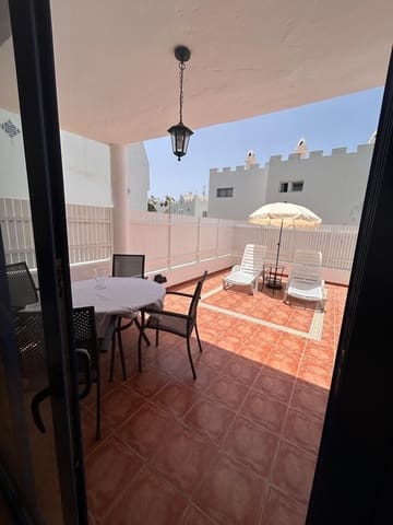 2 makuuhuone Huoneisto vuokrattavana paikassa Playa del Inglés, San Bartolomé de Tirajana mukana uima-altaan - 1 200 € (Ref: 9524267)