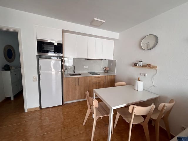 2 makuuhuone Huoneisto vuokrattavana paikassa Playa del Inglés, San Bartolomé de Tirajana mukana uima-altaan - 1 200 € (Ref: 9524267)