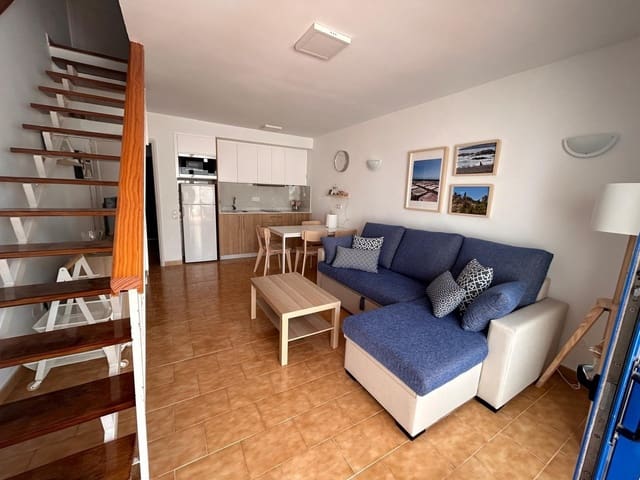 2 makuuhuone Huoneisto vuokrattavana paikassa Playa del Inglés, San Bartolomé de Tirajana mukana uima-altaan - 1 200 € (Ref: 9524267)