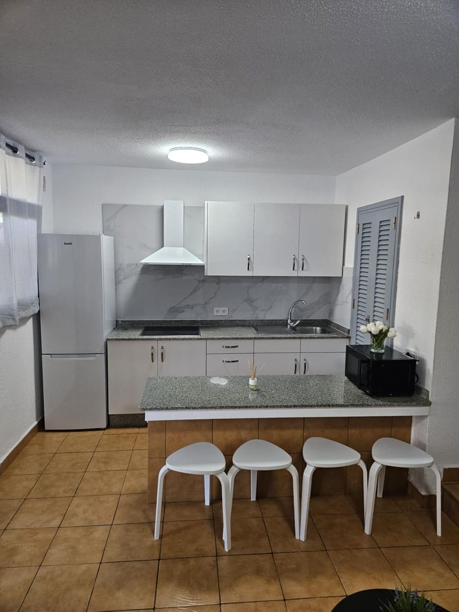 Apartamento de 2 habitaciones en Puerto Rico en alquiler - 1.000 € (Ref: 9599493)