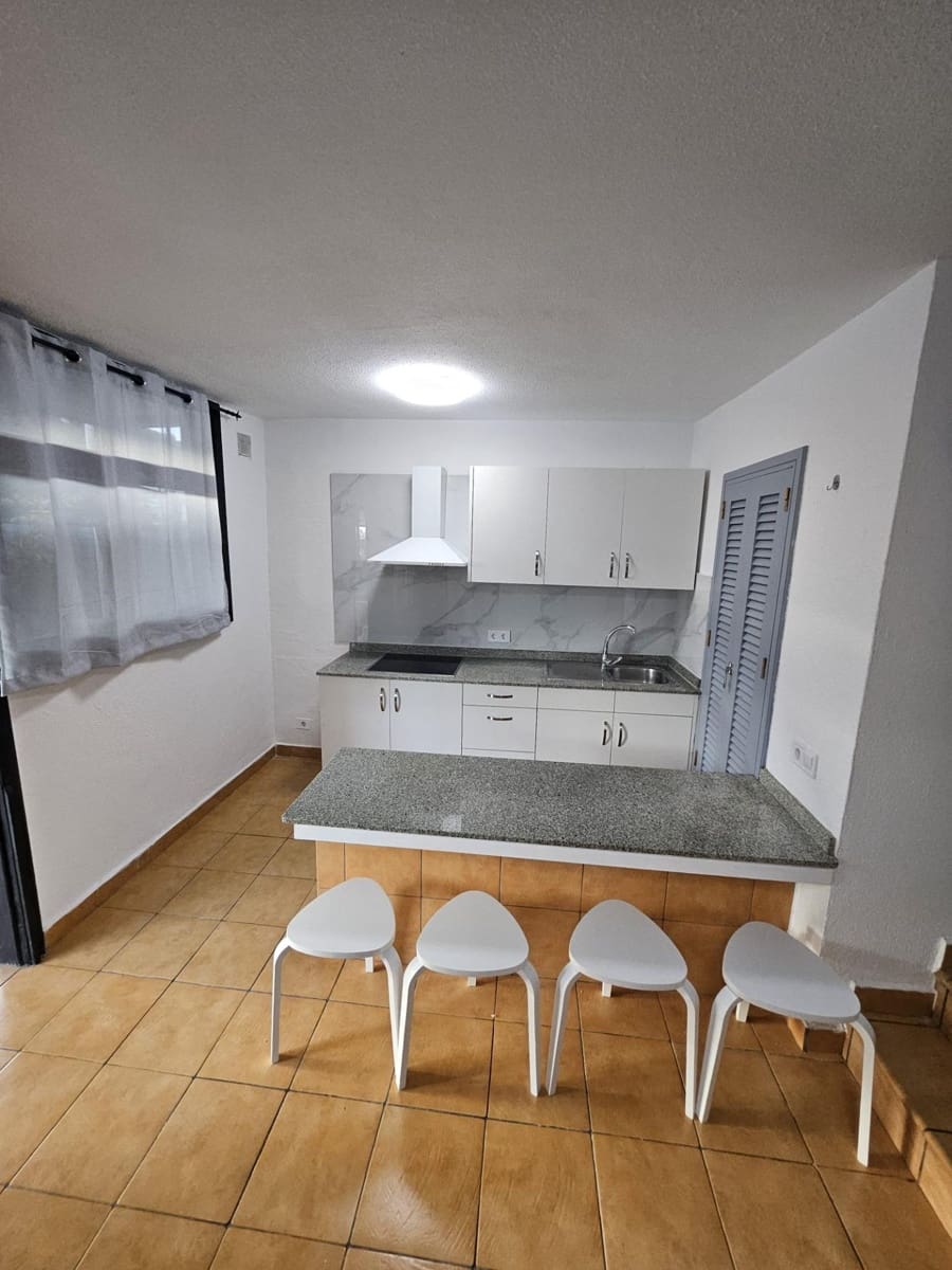 Apartamento de 2 habitaciones en Puerto Rico en alquiler - 1.000 € (Ref: 9599493)