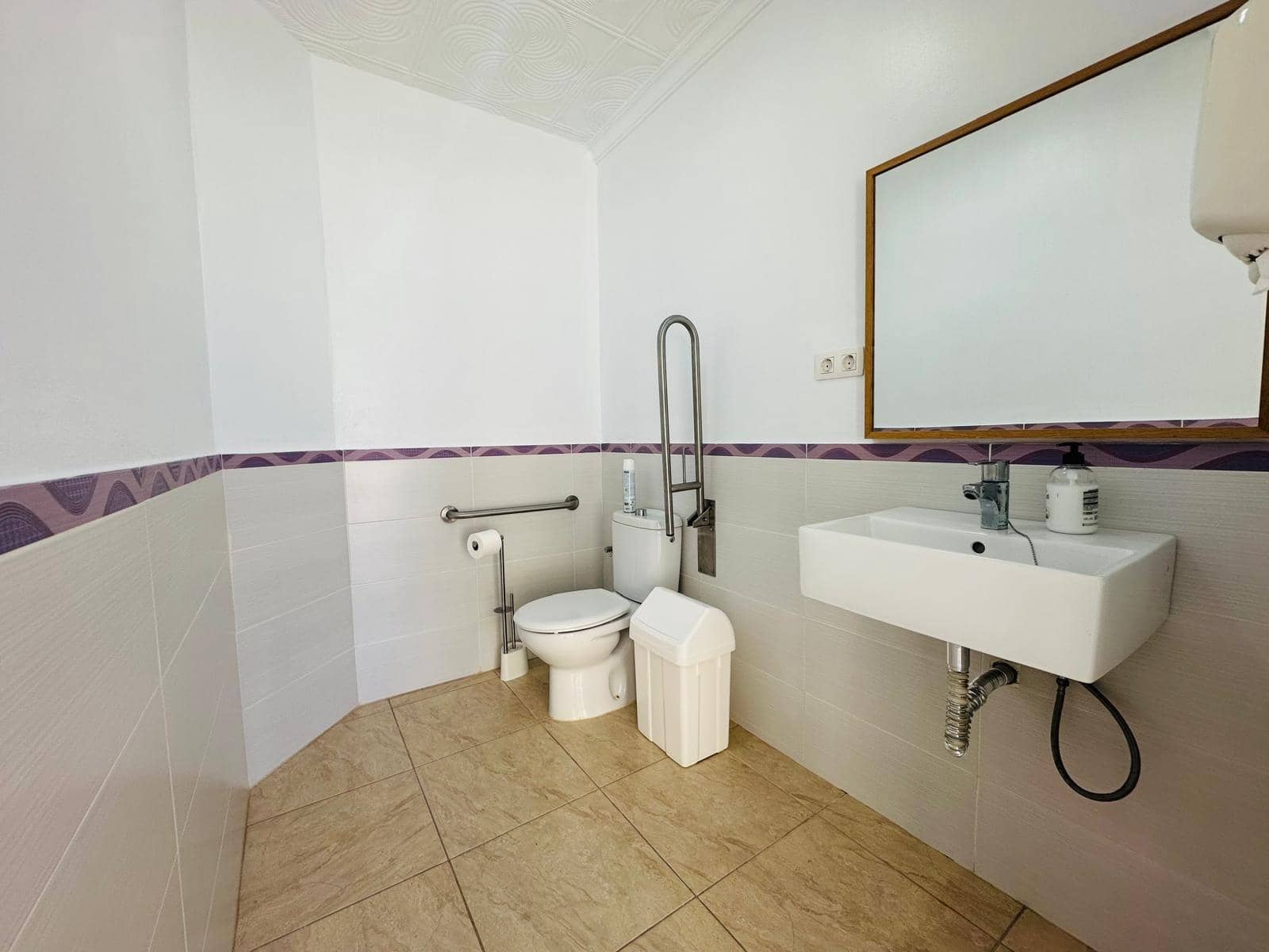 Comercial para venda em San Bartolome de Tirajana - 126 500 € (Ref: 9627461)