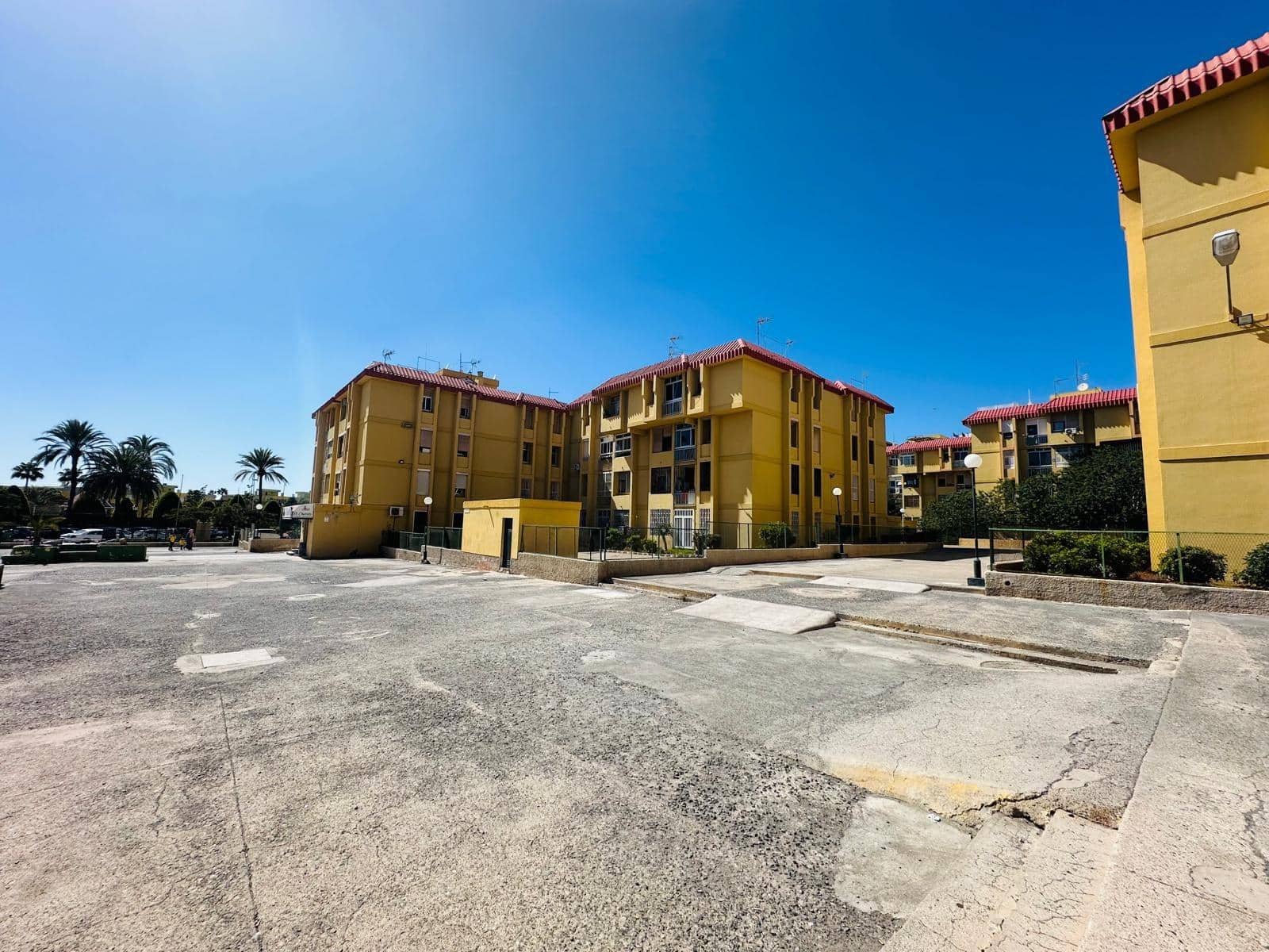 Comercial para venda em San Bartolome de Tirajana - 126 500 € (Ref: 9627461)