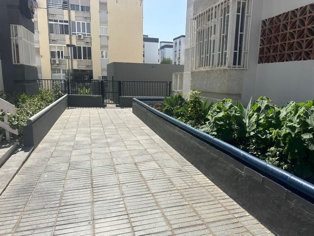 Kommersiell att hyra i San Bartolomé de Tirajana - 600 € (Ref: 9637529)