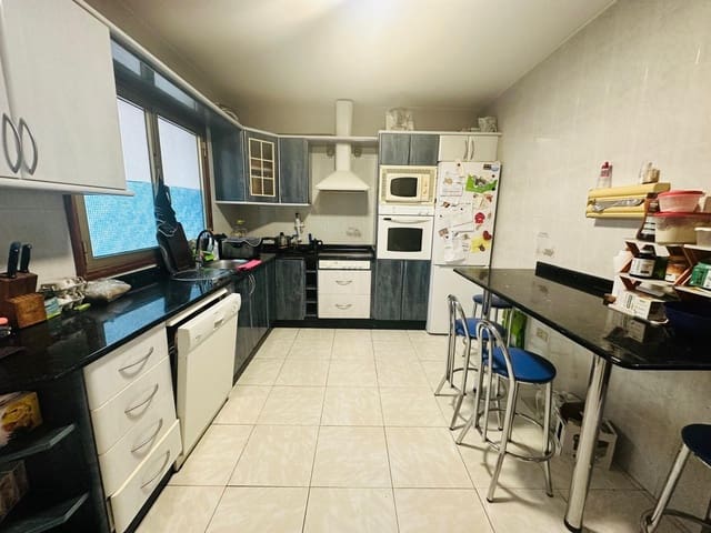 Apartamento de 3 habitaciones en Santa Lucía de Tirajana en venta con garaje - 208.000 € (Ref: 9659391)