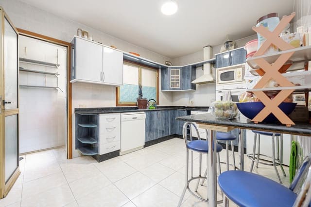 3 chambre Appartement à vendre à Santa Lucía de Tirajana avec garage - 198 500 € (Ref: 9659391)