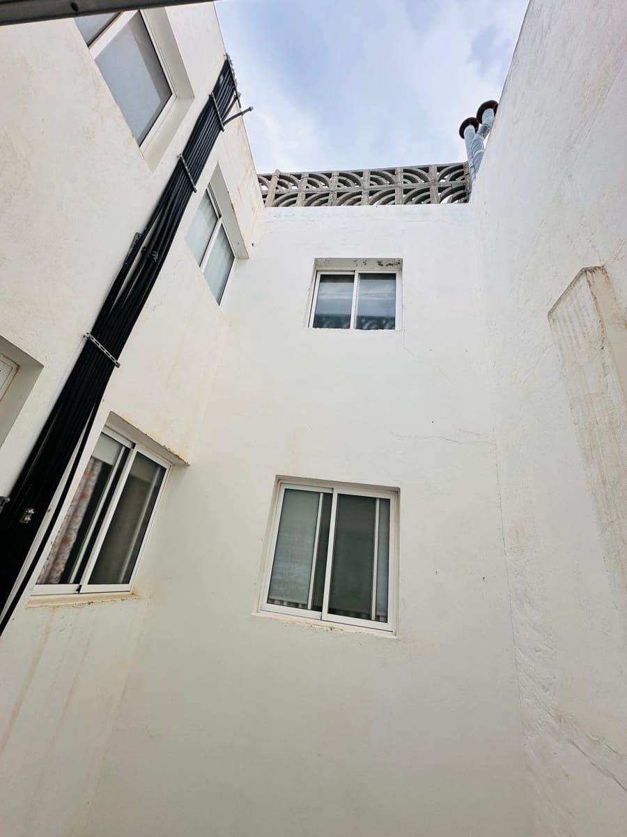 3 bedroom Apartment for sale in Santa Lucia de Tirajana - € 205,000 (Ref: 9659392)