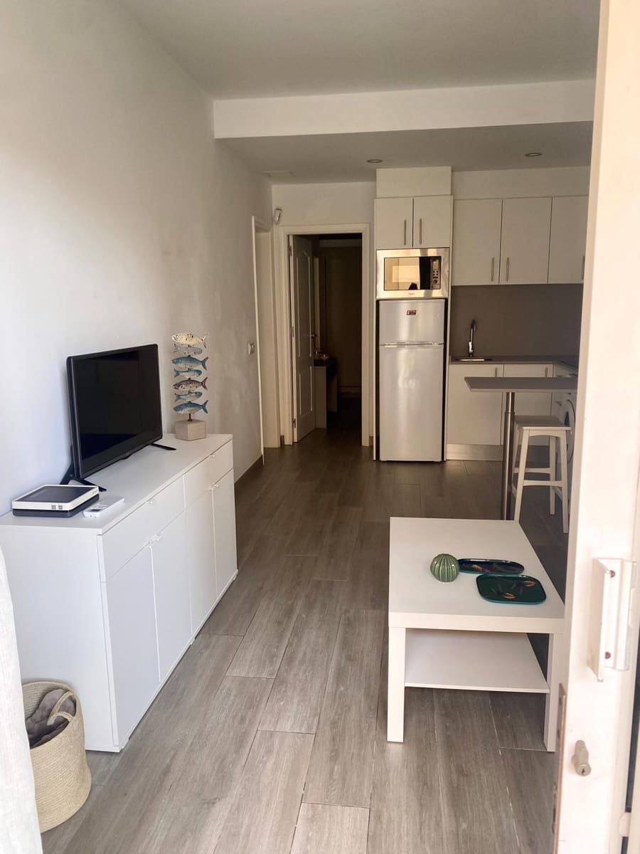 1 bedroom Apartment for rent in San Bartolome de Tirajana with pool - € 1,000 (Ref: 9729318)