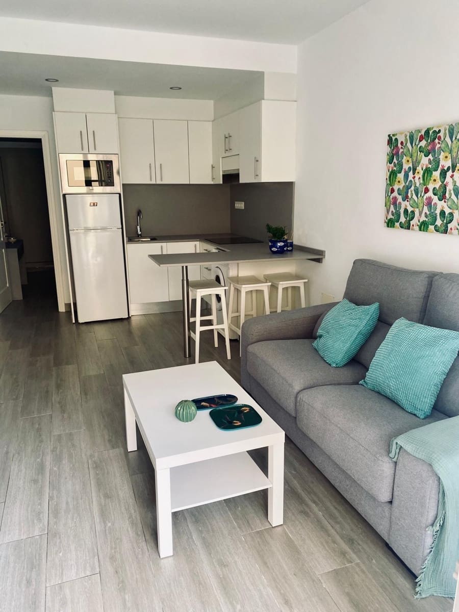 1 bedroom Apartment for rent in San Bartolome de Tirajana with pool - € 1,000 (Ref: 9729318)