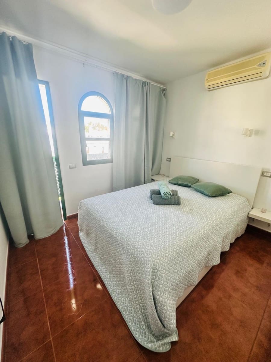 1 quarto Apartamento para arrendar em Campo Internacional com piscina - 1 200 € (Ref: 9788374)