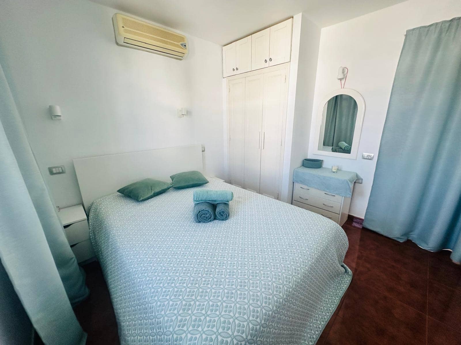 1 quarto Apartamento para arrendar em Campo Internacional com piscina - 1 200 € (Ref: 9788374)