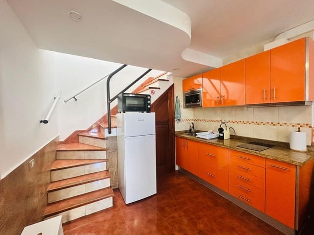 1 slaapkamer Appartement te huur in Campo Internacional, San Bartolomé de Tirajana met zwembad - € 1.200 (Ref: 9788374)