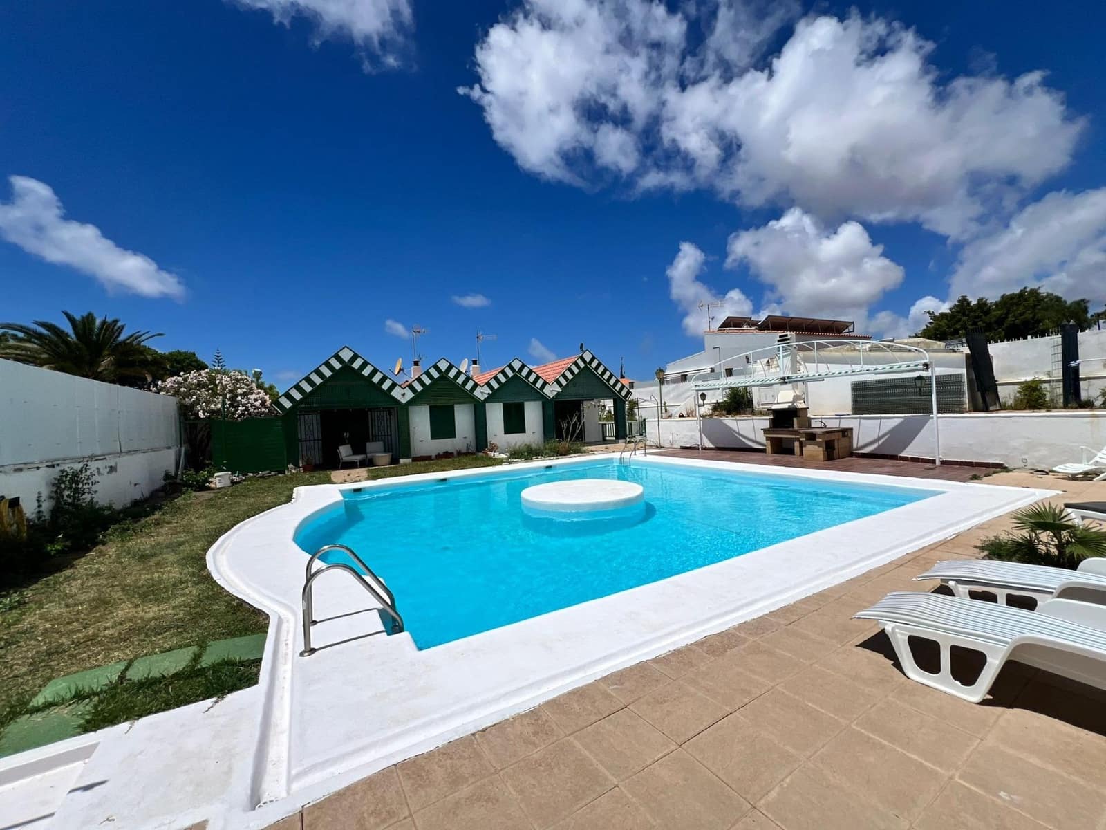2 sovrum Bungalow att hyra i Maspalomas med pool - 1 900 € (Ref: 9825224)