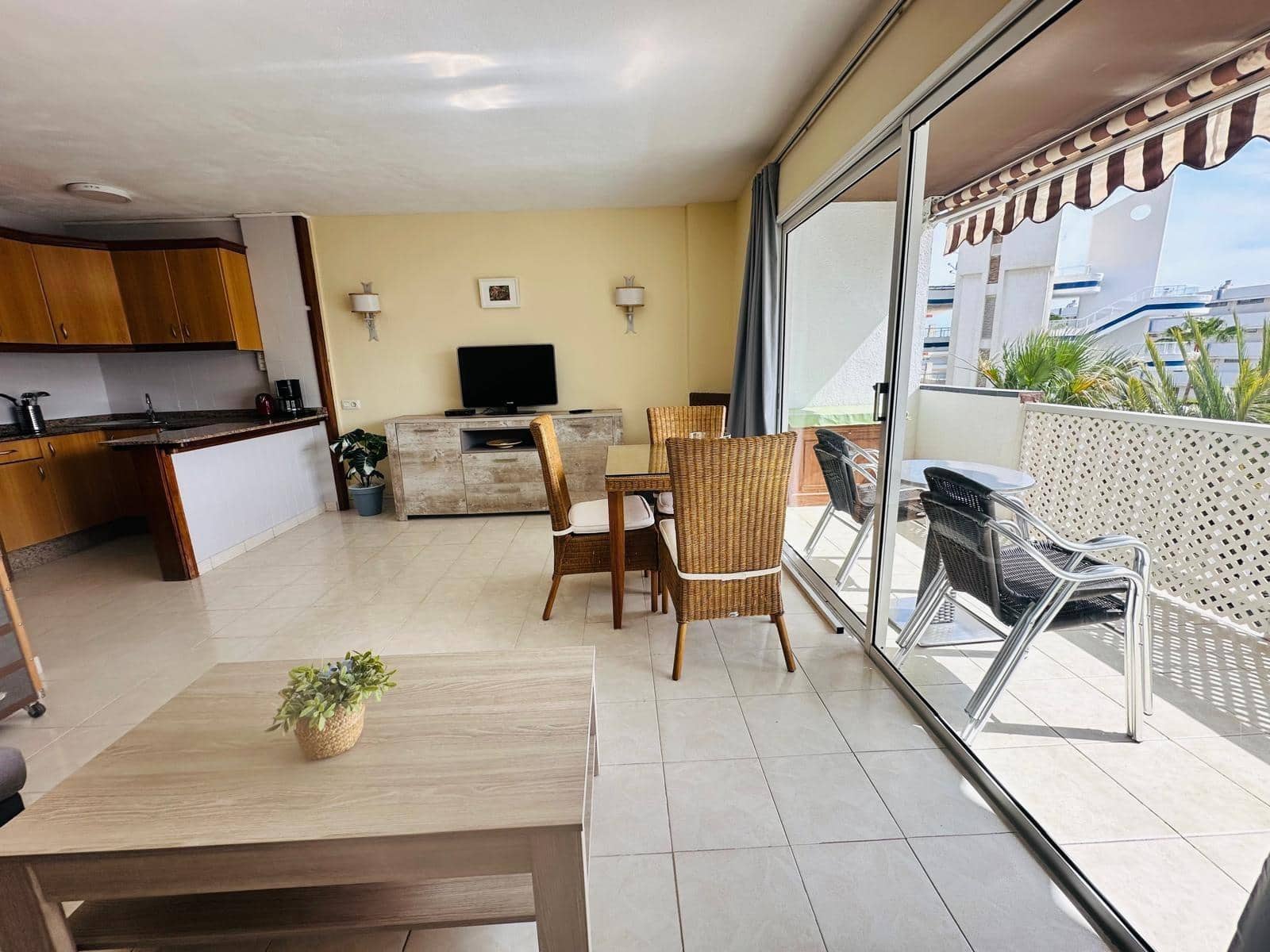 1 bedroom Apartment for rent in San Bartolome de Tirajana with pool - € 1,200 (Ref: 9831330)