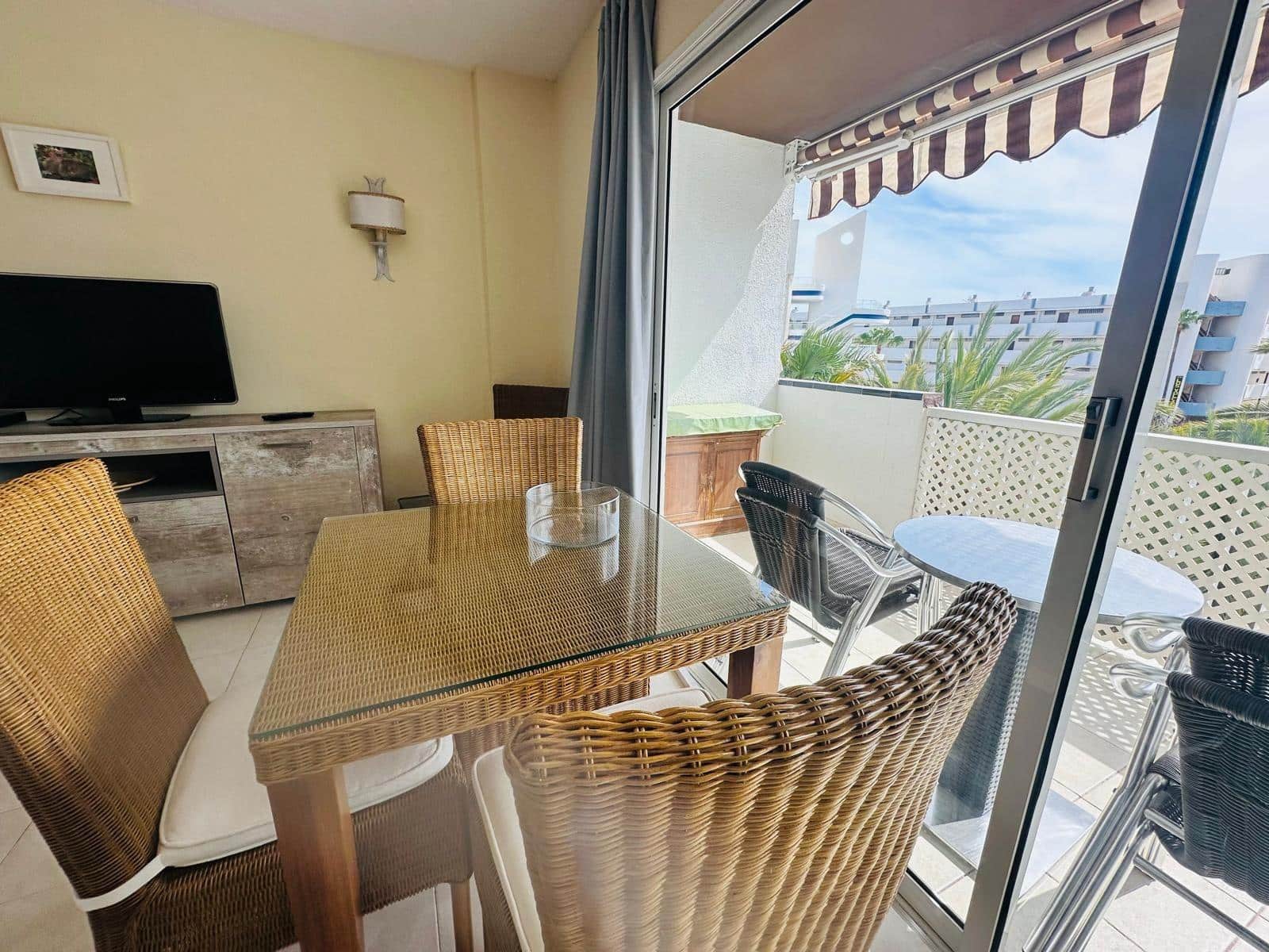 1 bedroom Apartment for rent in San Bartolome de Tirajana with pool - € 1,200 (Ref: 9831330)
