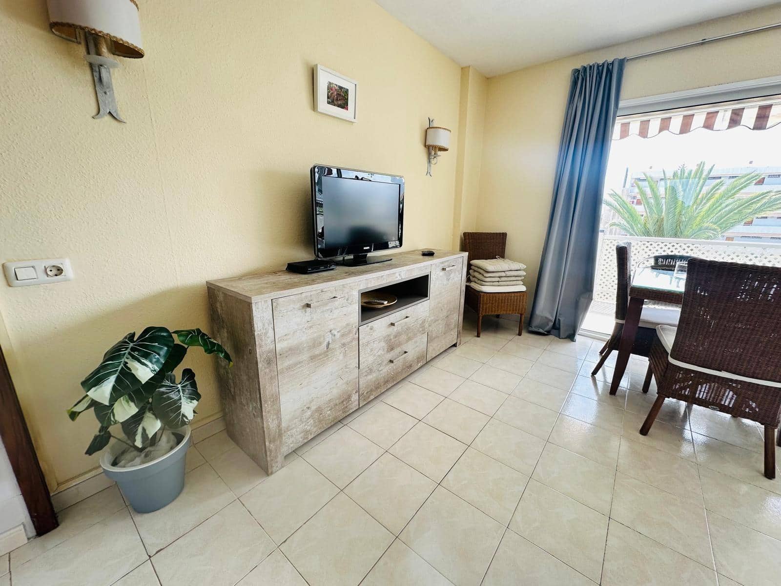 1 bedroom Apartment for rent in San Bartolome de Tirajana with pool - € 1,200 (Ref: 9831330)