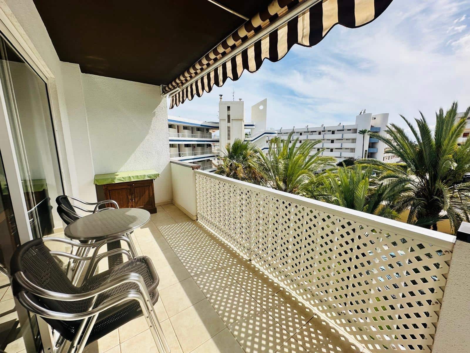 1 bedroom Apartment for rent in San Bartolome de Tirajana with pool - € 1,200 (Ref: 9831330)
