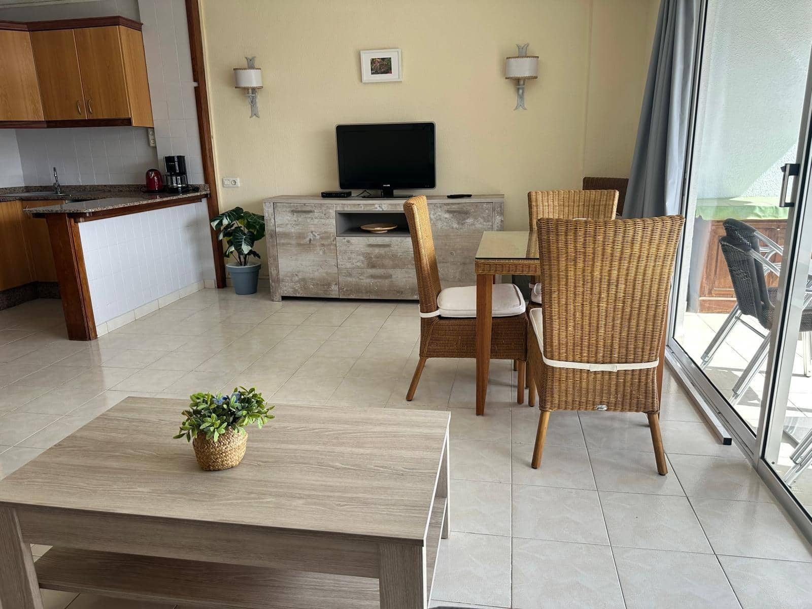 1 bedroom Apartment for rent in San Bartolome de Tirajana with pool - € 1,200 (Ref: 9831330)