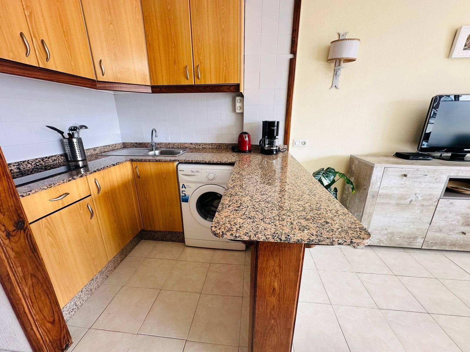 1 bedroom Apartment for rent in San Bartolome de Tirajana with pool - € 1,200 (Ref: 9831330)