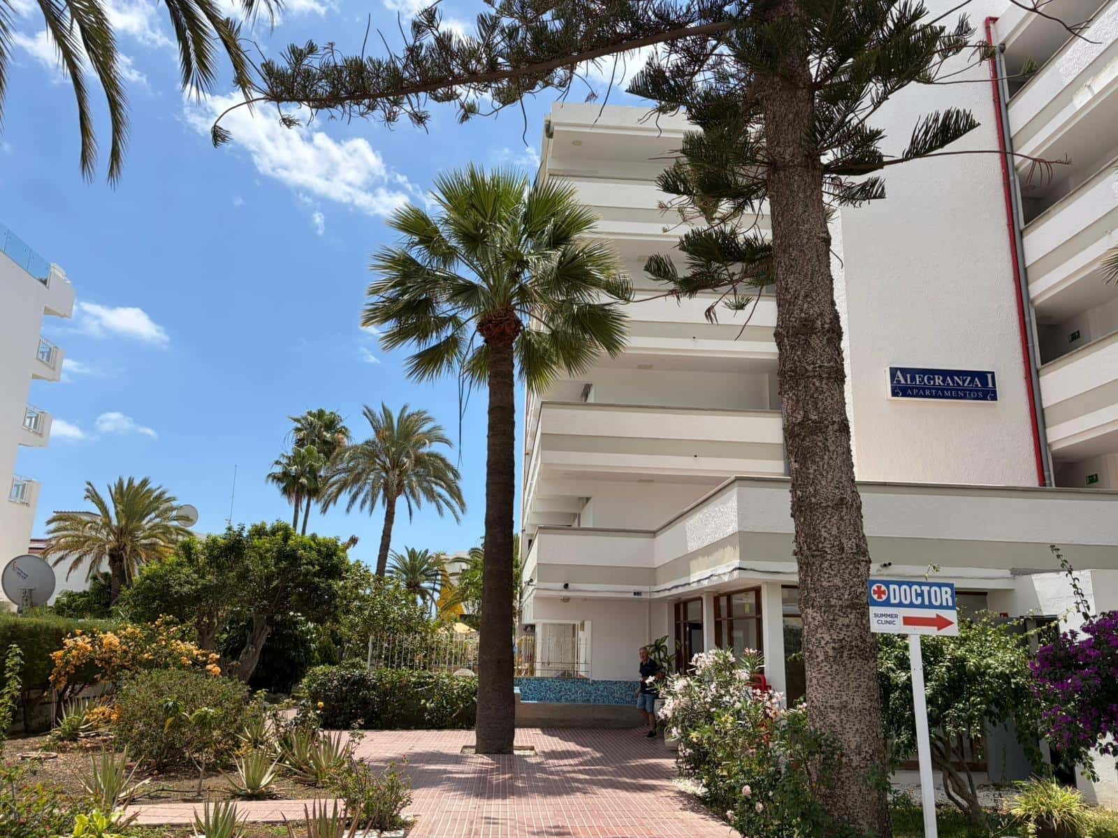 2 bedroom Apartment for rent in Playa del Ingles with pool - € 1,450 (Ref: 9831332)