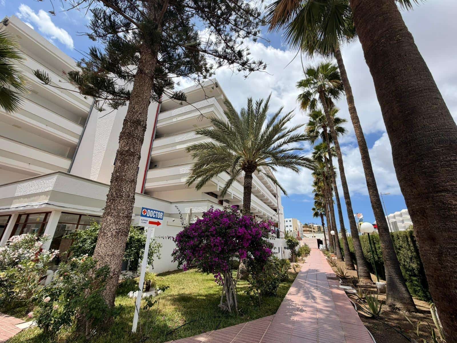 2 bedroom Apartment for rent in Playa del Ingles with pool - € 1,450 (Ref: 9831332)