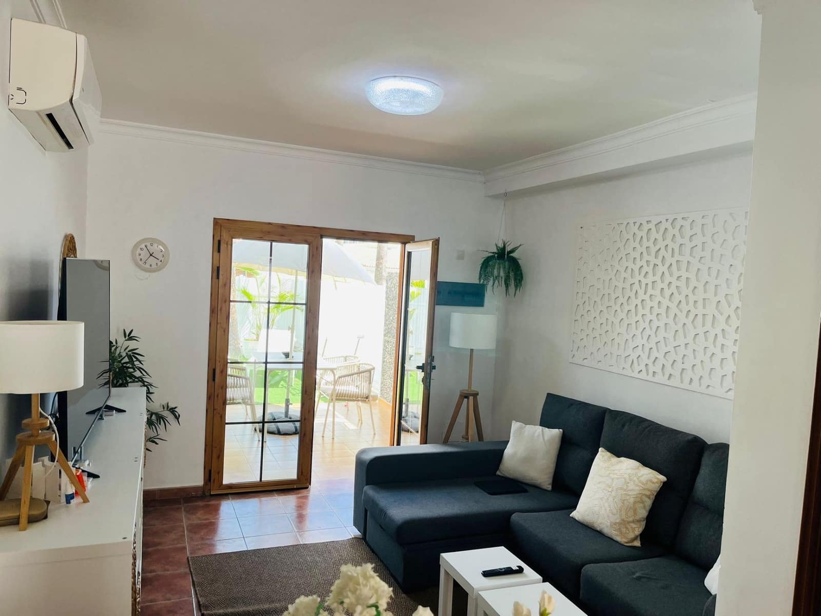 2 bedroom Bungalow for rent in Playa del Ingles with pool - € 1,400 (Ref: 9839231)