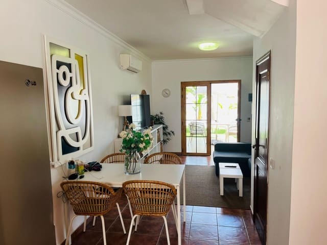 2 makuuhuone Bungalow vuokrattavana paikassa Playa del Inglés, San Bartolomé de Tirajana mukana uima-altaan - 1 400 € (Ref: 9839231)