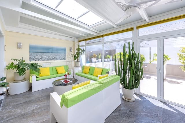 3 soverom Rekkehus til salgs i Sonneland, San Bartolomé de Tirajana med svømmebasseng garasje - € 699 900 (Ref: 9839232)