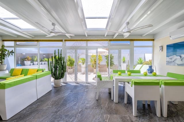 3 soverom Rekkehus til salgs i Sonneland, San Bartolomé de Tirajana med svømmebasseng garasje - € 699 900 (Ref: 9839232)