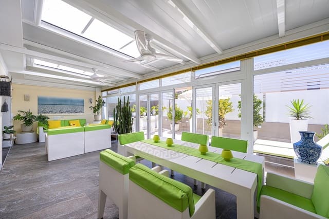 3 soverom Rekkehus til salgs i Sonneland, San Bartolomé de Tirajana med svømmebasseng garasje - € 699 900 (Ref: 9839232)