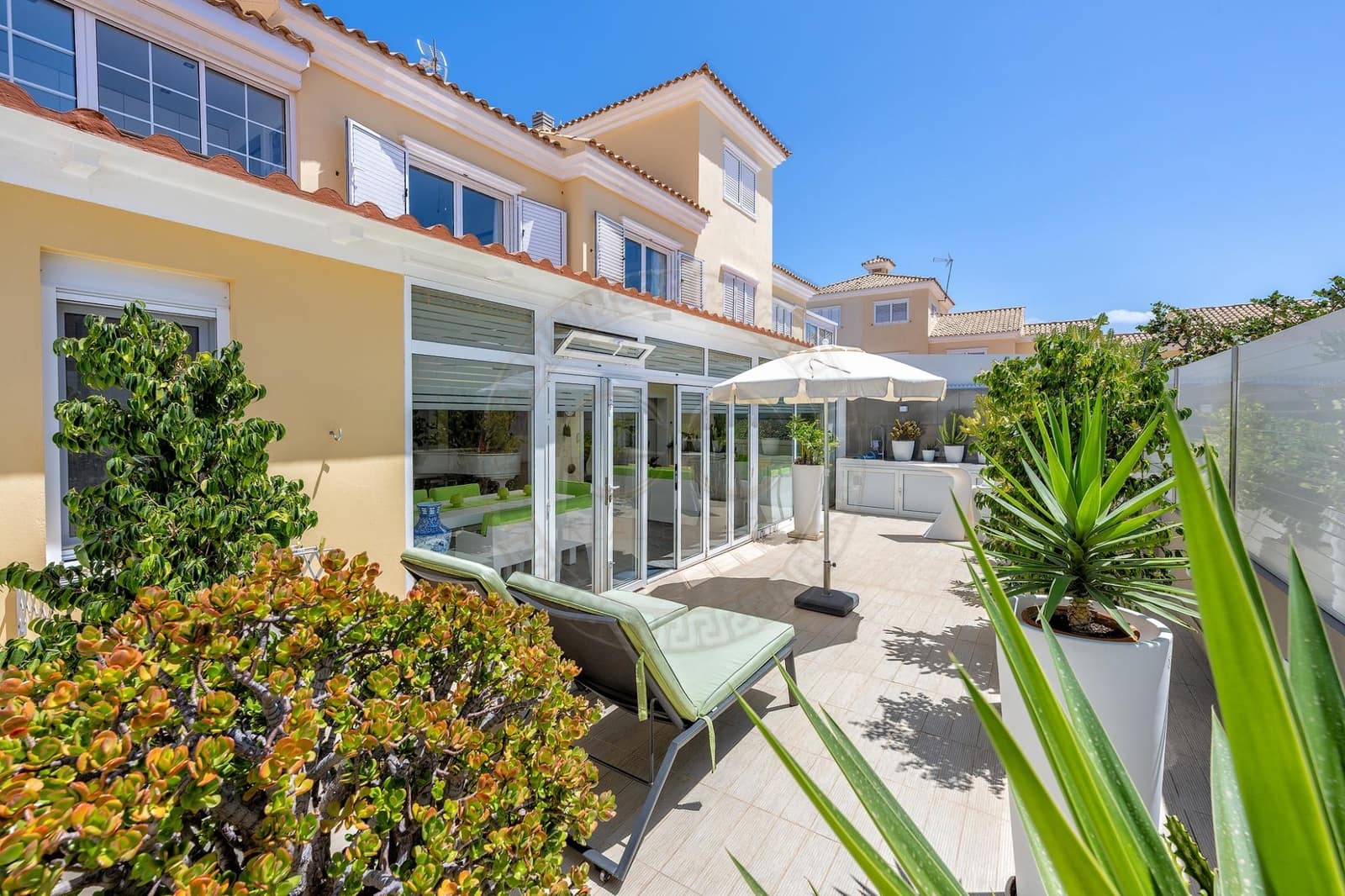 3 quarto Moradia em Banda para venda em Sonneland com piscina garagem - 699 900 € (Ref: 9839232)
