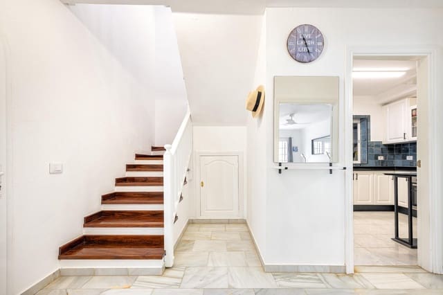 3 chambre Villa/Maison Semi-Mitoyenne à vendre à San Bartolomé de Tirajana avec garage - 359 000 € (Ref: 9843372)