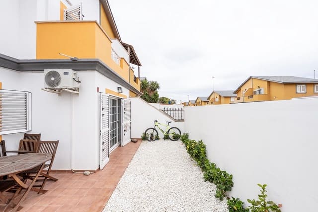 3 chambre Villa/Maison Semi-Mitoyenne à vendre à San Bartolomé de Tirajana avec garage - 359 000 € (Ref: 9843372)
